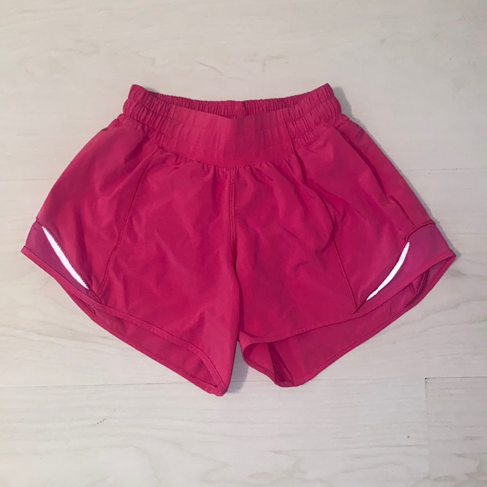 Lululemon Hotty Hot Low-Rise Lined Short 4”. Sonic Pink.